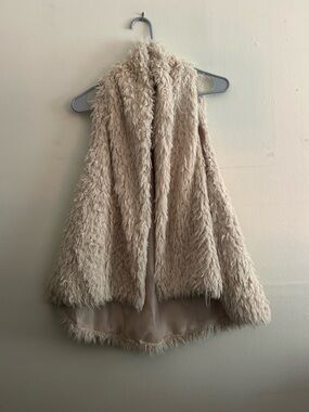 Cozy Faux Fur Open Vest in Light Beige